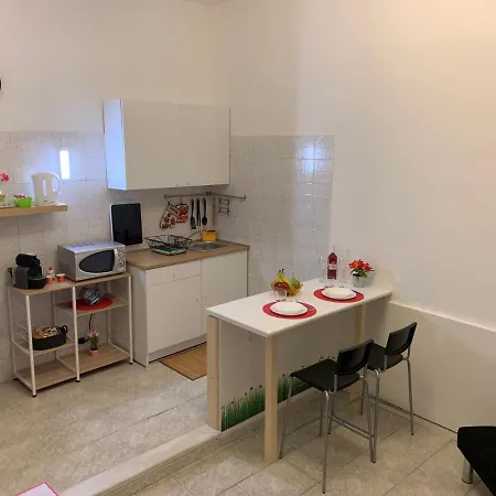 Duplex Airport Apartment *